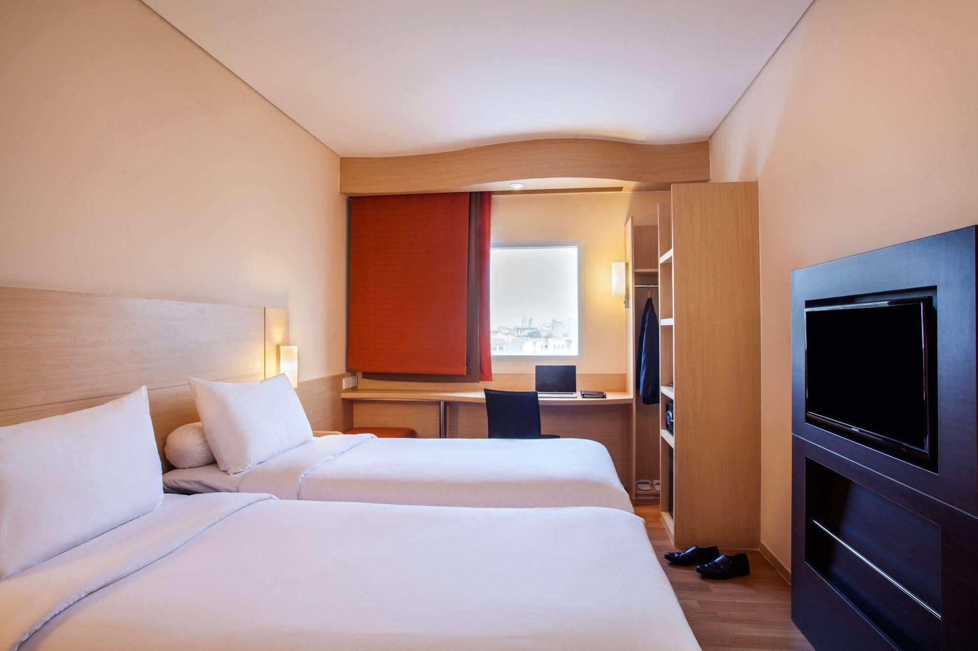 Ibis Jakarta Harmoni מראה חיצוני תמונה